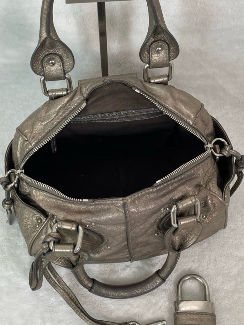 Chloé COA FALL ‘05 Paddington Metallic Taupe Leather-Lock & Key RARE RELEASE - Picture 6 of 16